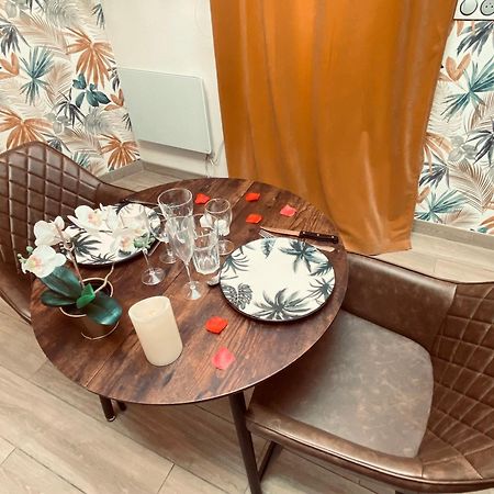 L'Escale Balneo'Romantique - Loveroom - Jacuzzi & Petit Dejeuner Вилие-сюр-Марн Екстериор снимка