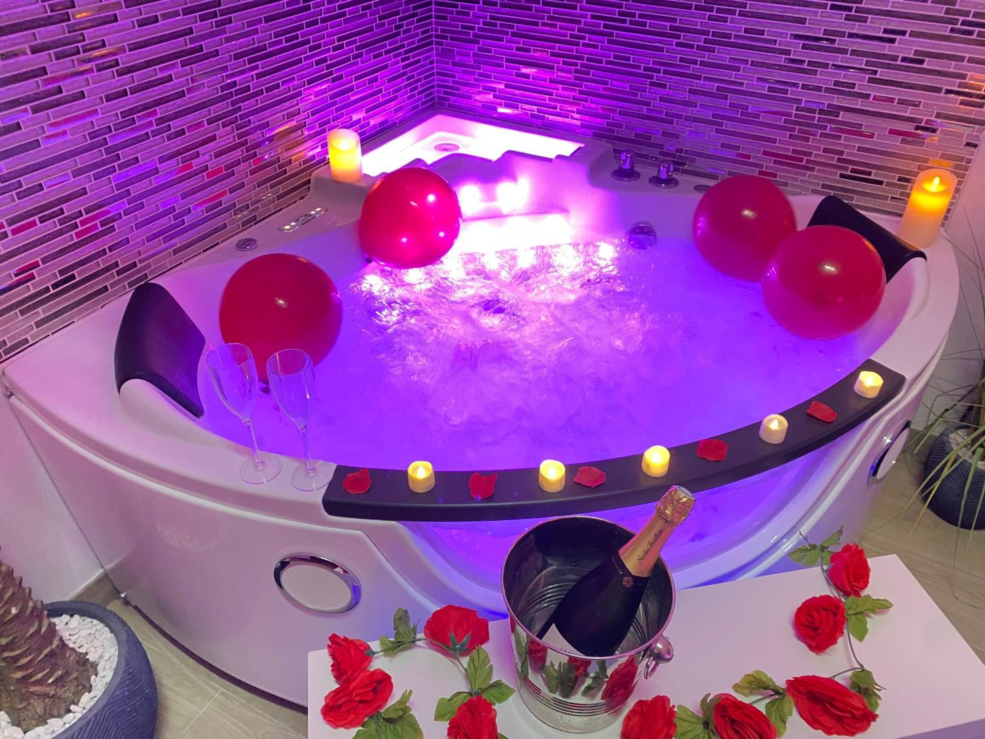 L'Escale Balneo'Romantique - Loveroom - Jacuzzi & Petit Dejeuner Вилие-сюр-Марн Екстериор снимка