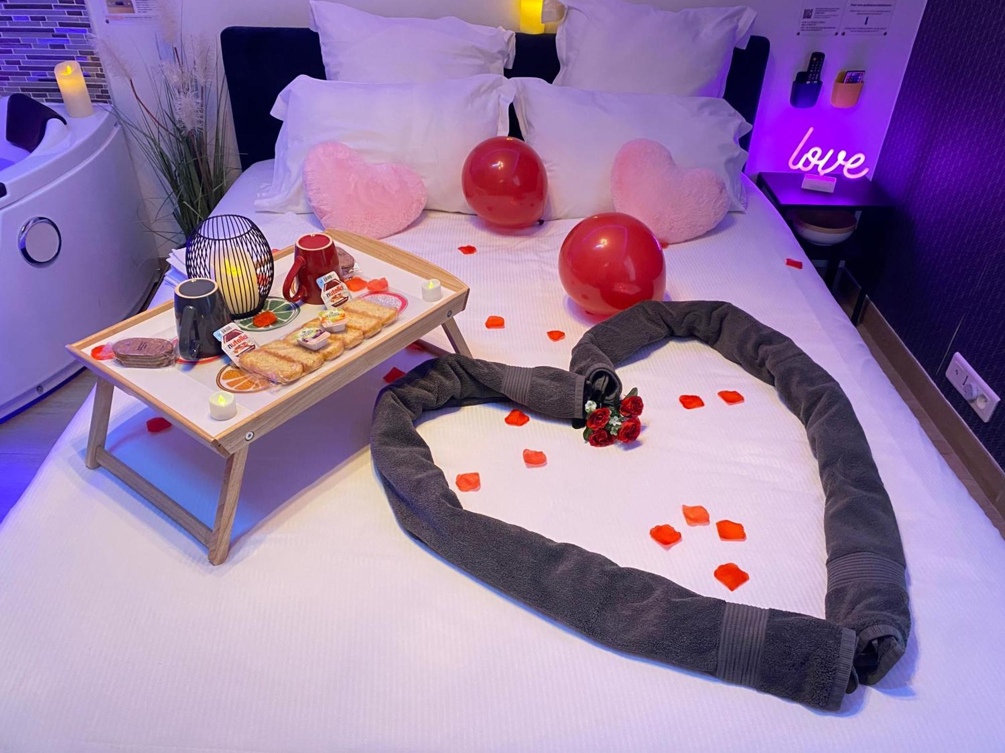 L'Escale Balneo'Romantique - Loveroom - Jacuzzi & Petit Dejeuner Вилие-сюр-Марн Екстериор снимка