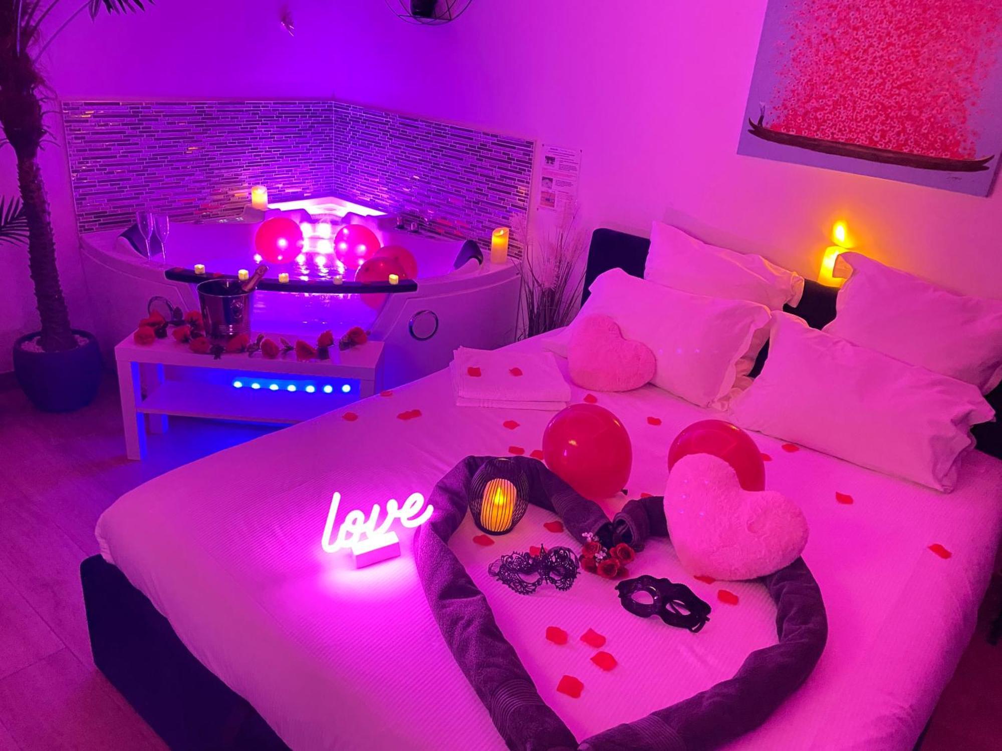 L'Escale Balneo'Romantique - Loveroom - Jacuzzi & Petit Dejeuner Вилие-сюр-Марн Екстериор снимка