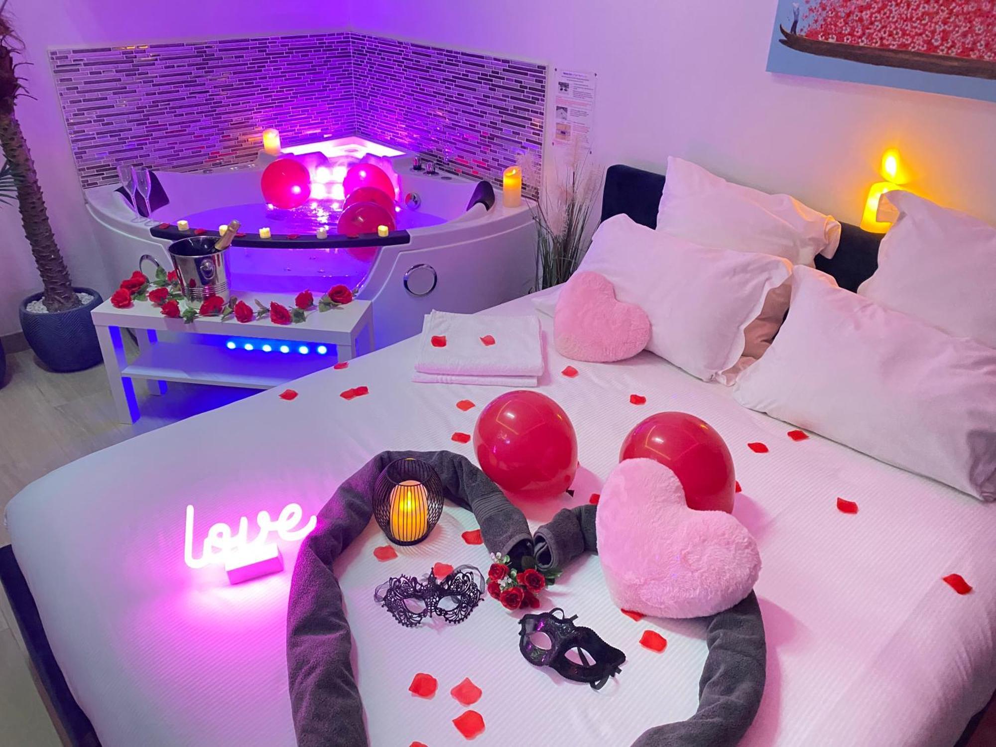 L'Escale Balneo'Romantique - Loveroom - Jacuzzi & Petit Dejeuner Вилие-сюр-Марн Екстериор снимка