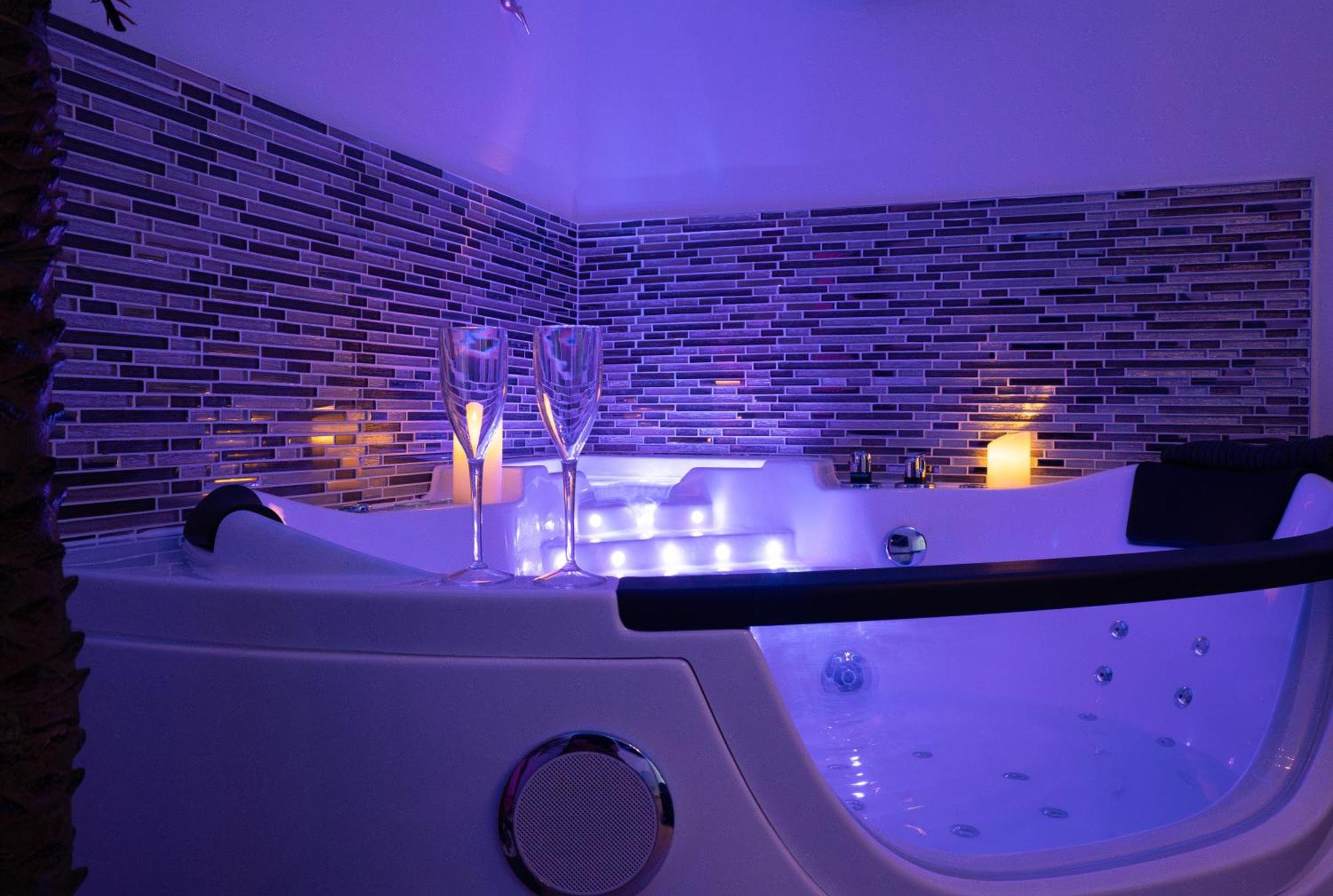L'Escale Balneo'Romantique - Loveroom - Jacuzzi & Petit Dejeuner Вилие-сюр-Марн Екстериор снимка